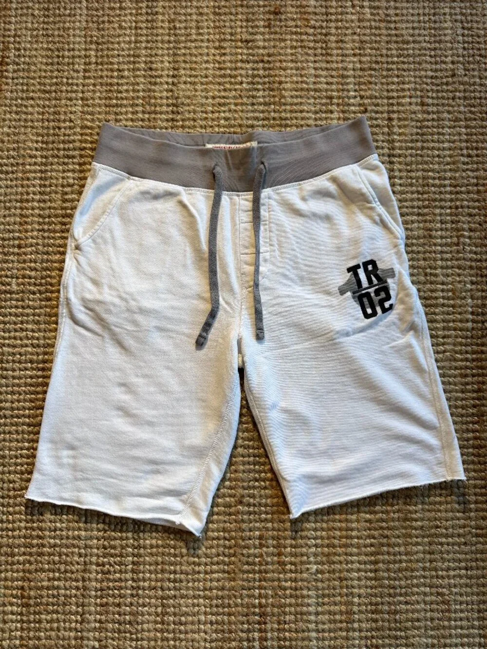 True Religion Mens White & Gray TR 02 Cutoff Sweat Shorts Size M